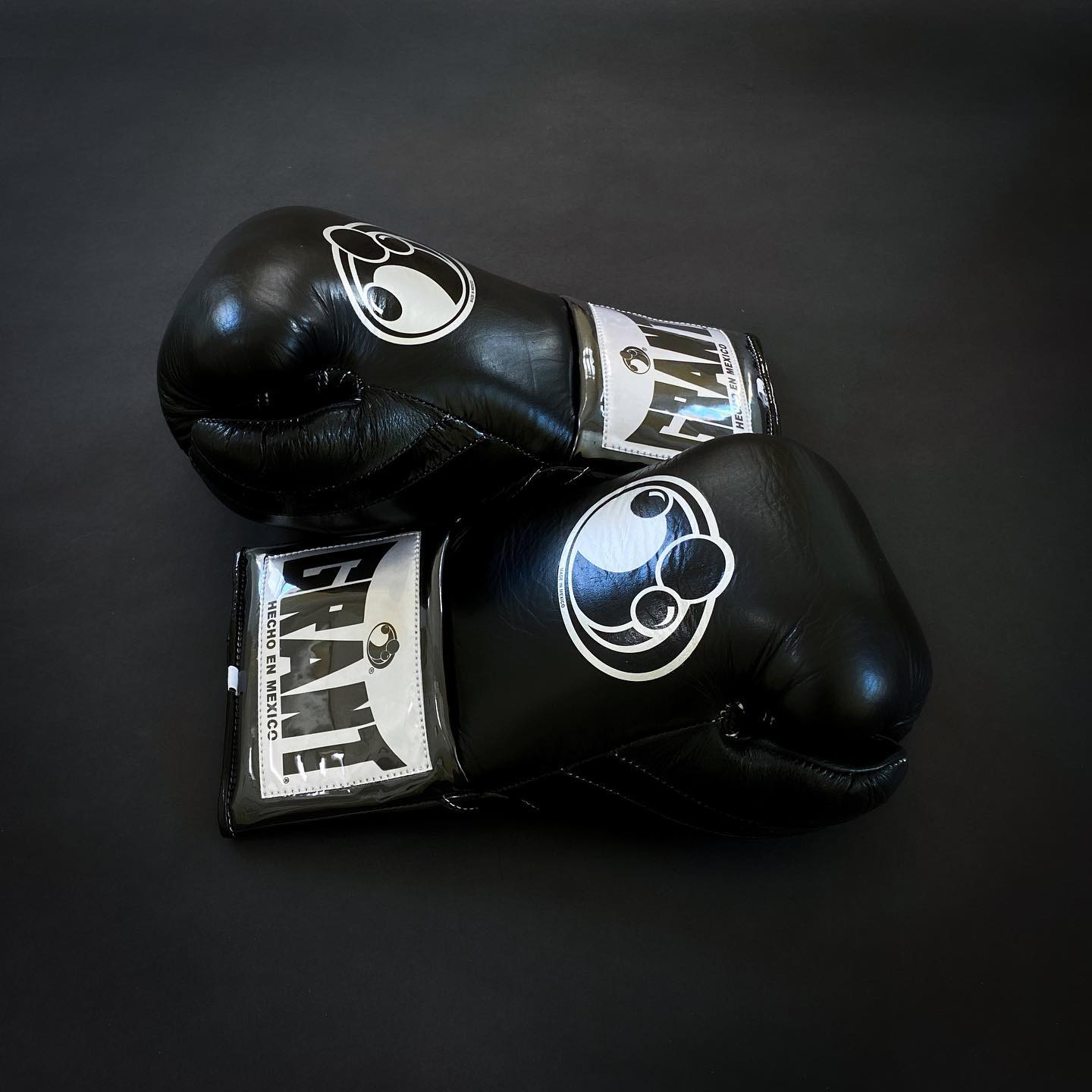 Customizable boxing glove , Fiest Gloves online , High Quality COPIES of Branded Gloves Black