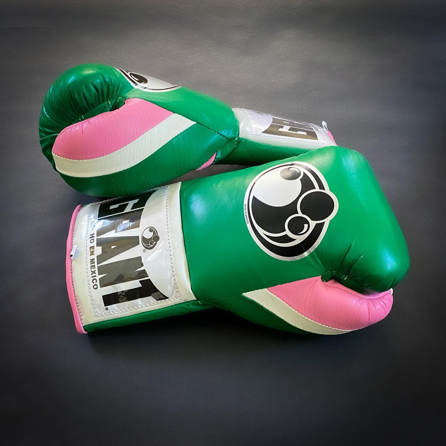 Customizable boxing glove , Fiest Gloves online , High Quality COPIES of Branded Gloves Green/Pink