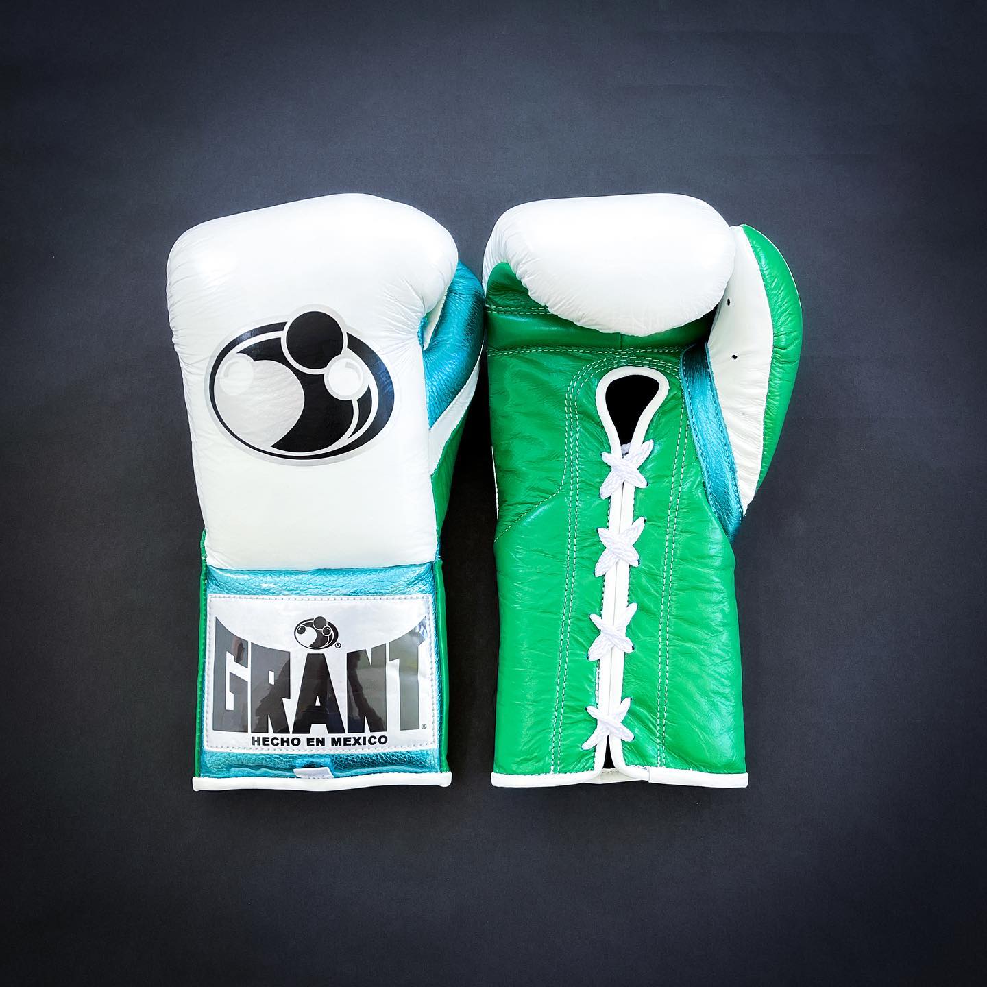 Customizable boxing glove , Fiest Gloves online , High Quality COPIES of Branded Gloves White/Green