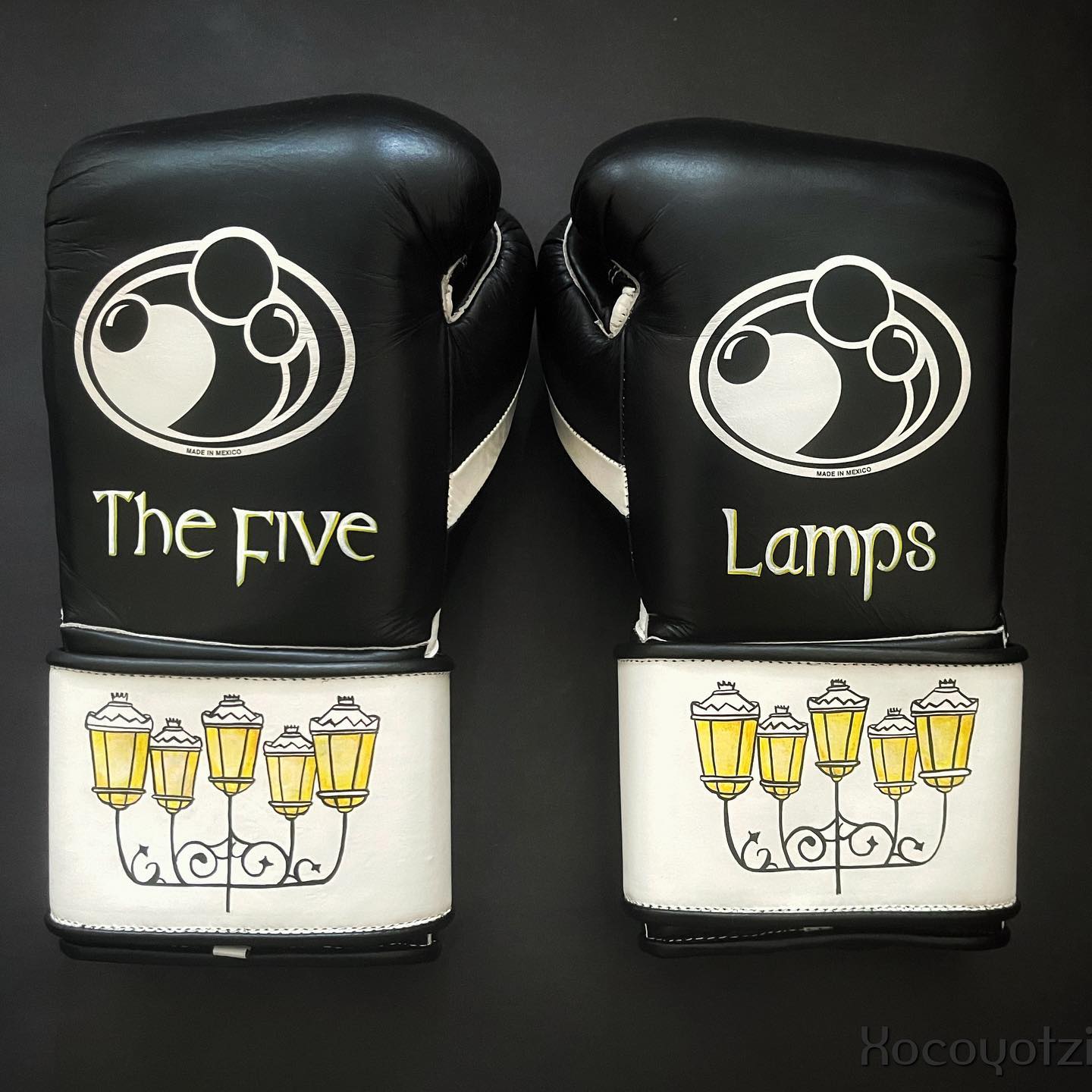 Customizable boxing glove , Fiest Gloves online , High Quality COPIES of Branded Gloves Black/White