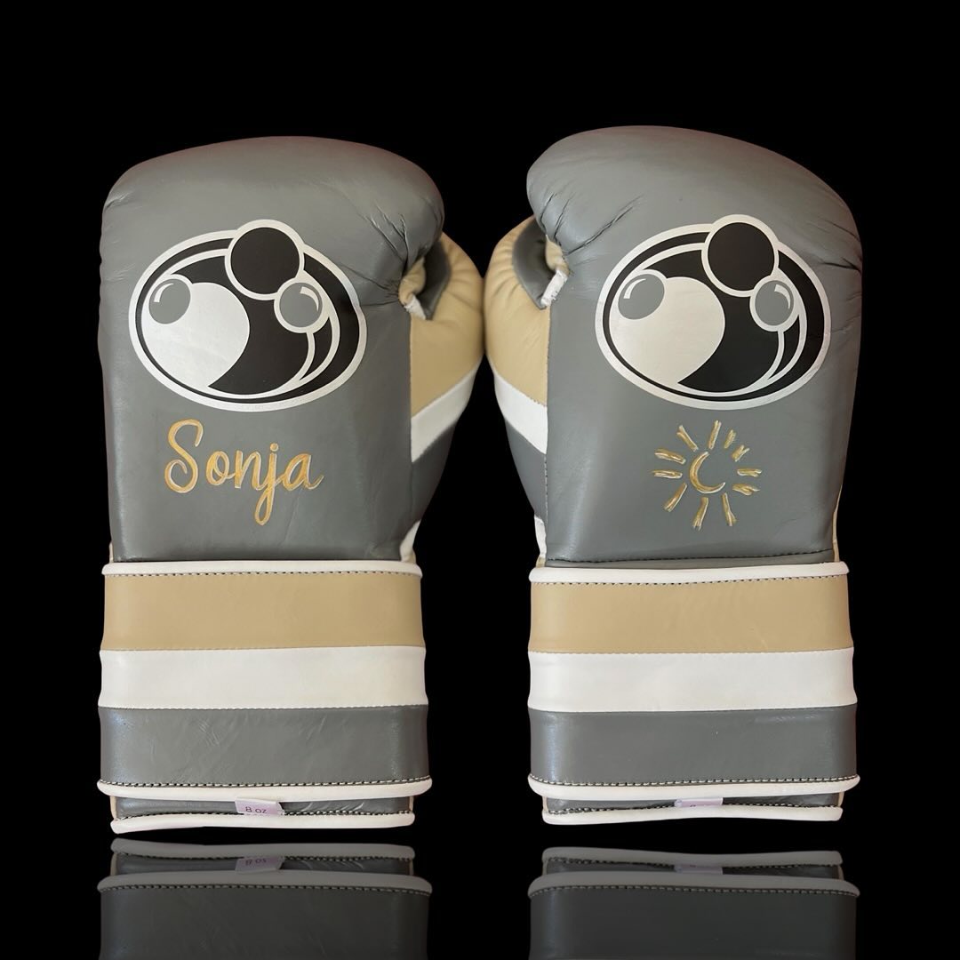 Customizable boxing glove , Fiest Gloves online , High Quality COPIES of Branded Gloves Gray/Skin