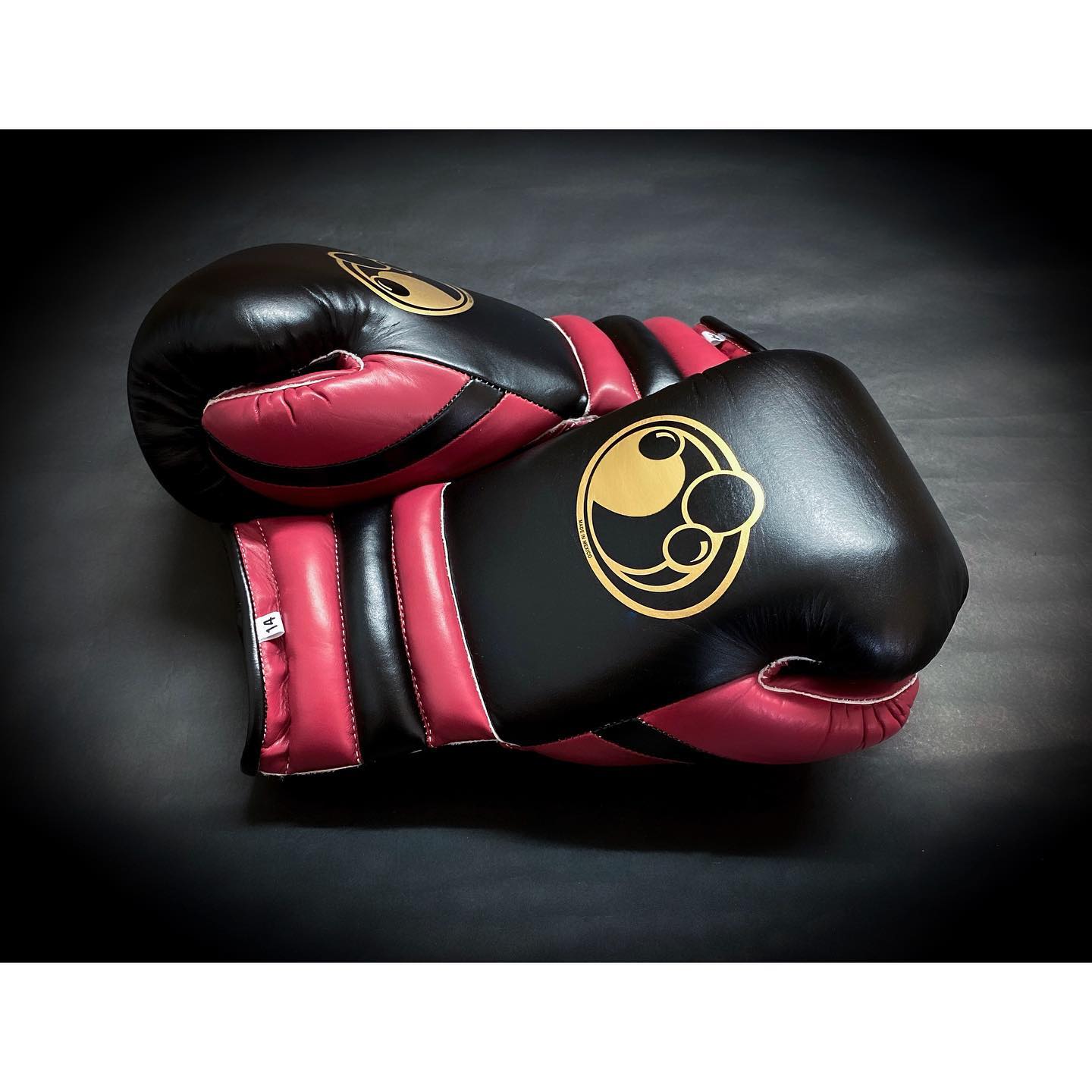 Customizable boxing glove , Fiest Gloves online , High Quality COPIES of Branded Gloves Black/Pink
