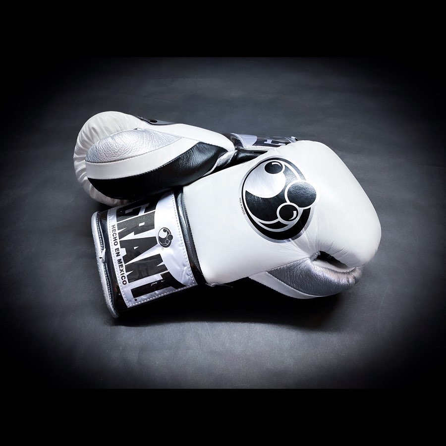 Customizable boxing glove , Fiest Gloves online , High Quality COPIES of Branded Gloves White/Black