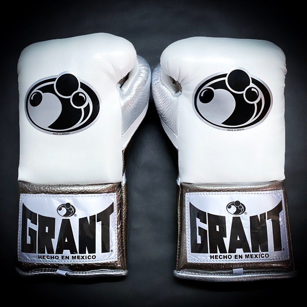 Customizable boxing glove , Fiest Gloves online , High Quality COPIES of Branded Gloves White/Silver