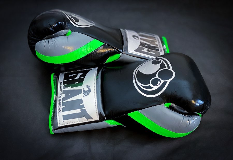 Customizable boxing glove , Fiest Gloves online , High Quality COPIES of Branded Gloves Black/Green