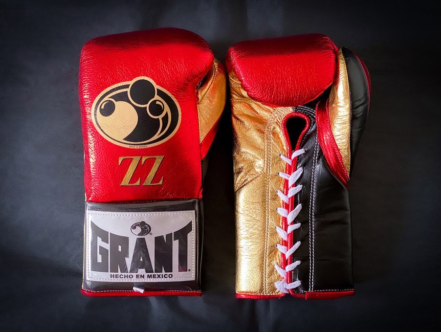 Customizable boxing glove , Fiest Gloves online , High Quality COPIES of Branded Gloves Red/Gold