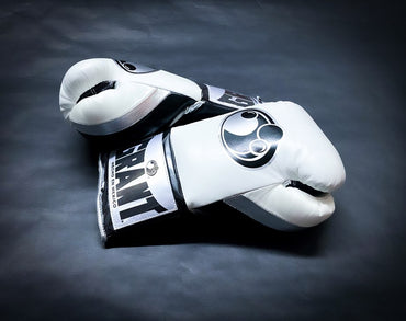 Customizable boxing glove , Fiest Gloves online , High Quality COPIES of Branded Gloves White/Black
