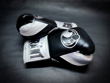 Customizable boxing glove , Fiest Gloves online , High Quality COPIES of Branded Gloves Black/Silver